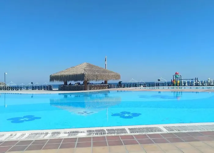 In The Picturesque Oasis & アパート