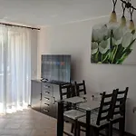In The Picturesque Oasis & Апартамент *