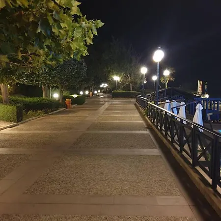 In The Picturesque Oasis & דירה