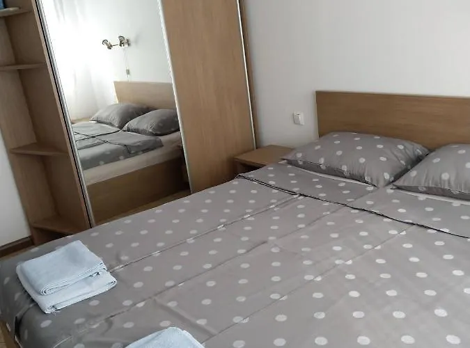 In The Picturesque Oasis & * לוזנטס